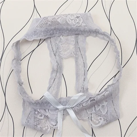 Сексуалды азиялық қыз өзінің ғашықтарының әтештерін сорады