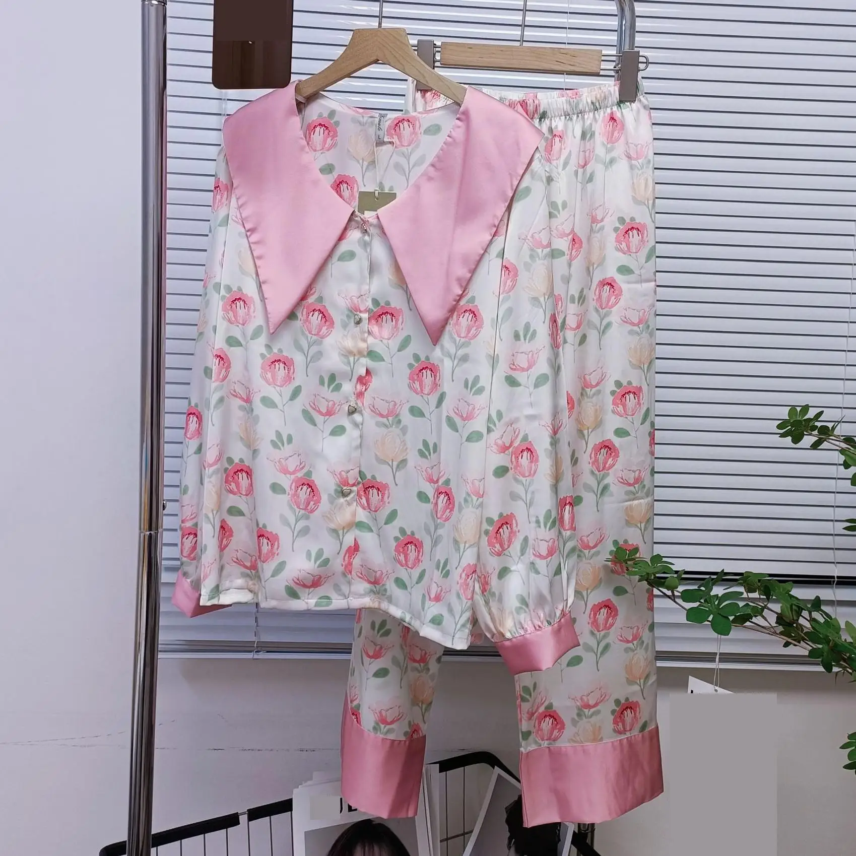 Пижамный костюм с принтом лацканами Женская атласная ночная рубашка домашняя