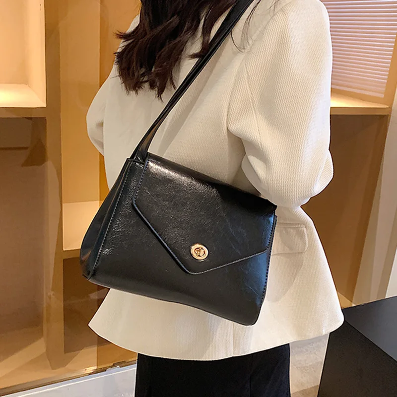 

Vintage Shoulder Bag For Women PU Leather Small Square Bag Fashion Crossbody Bag Casual Flap Messenger Handbag Pouch Black Whte