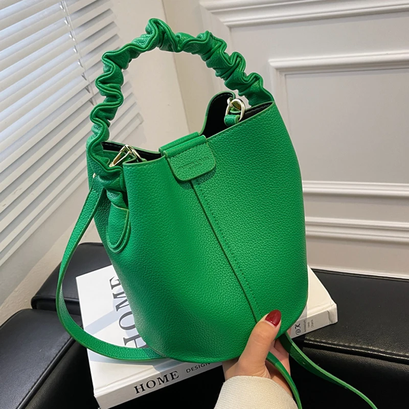 

Новинка 2022, женская сумка через плечо из искусственной кожи, маленькая трендовая Роскошная модная сумка-ведро для телефона