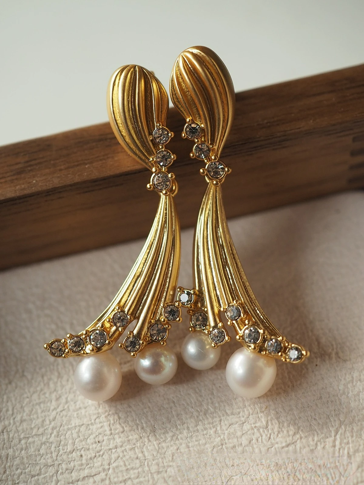 

Ear Clip Earrings Retro Natural Pearl Tassel Earrings