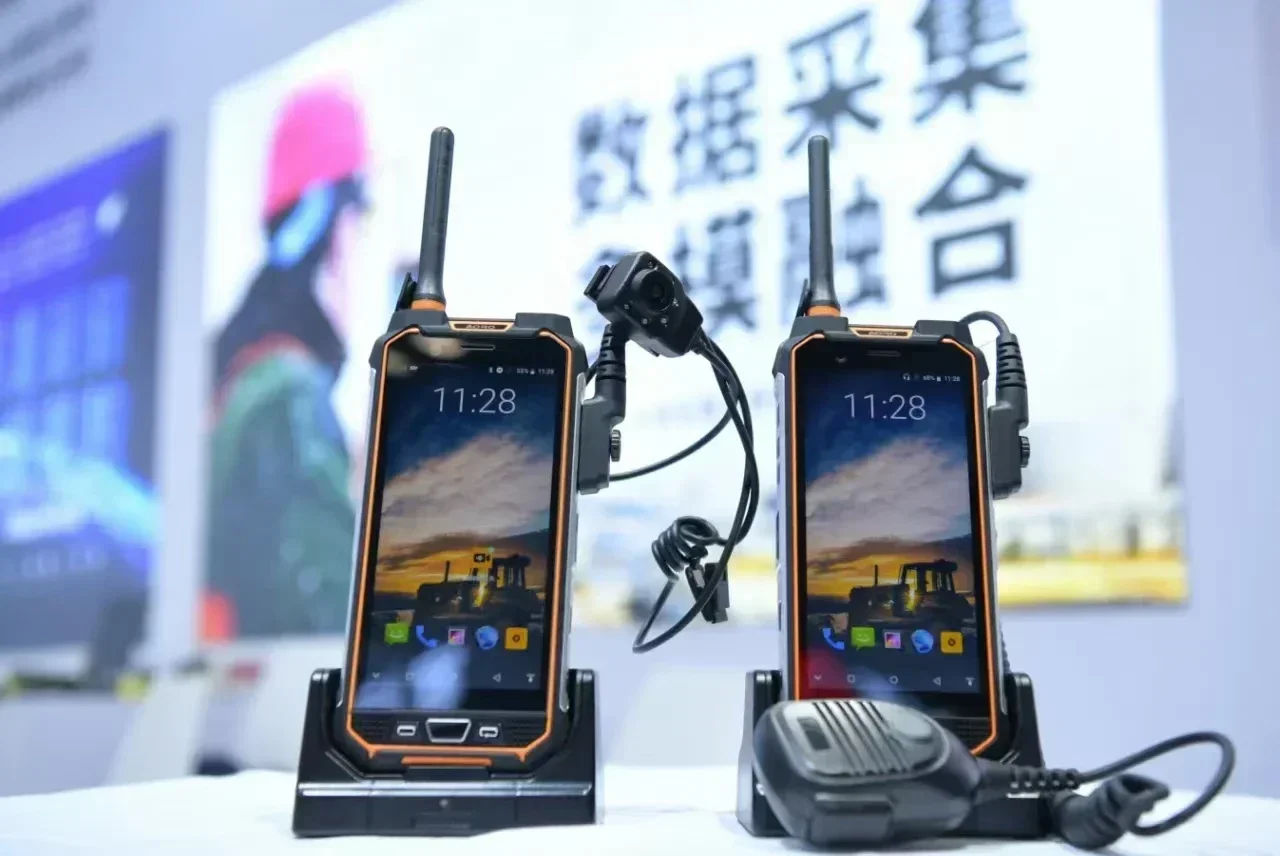 Фото Смартфон AORO M5 на Android 8.1, недорогой Android-телефон с поддержкой LTE DMR PPT+POC, двойной рацией и функцией Walkie Talkie, защищенный мобильный телефон №5