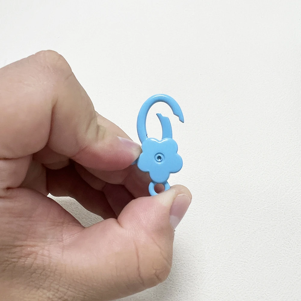 5pcs Lobster Clasp Buckle Keychian Mini Carabiners Outdoor Camping Hiking Buckles Alloy Spring Snap Hooks Keychains Tool Clips