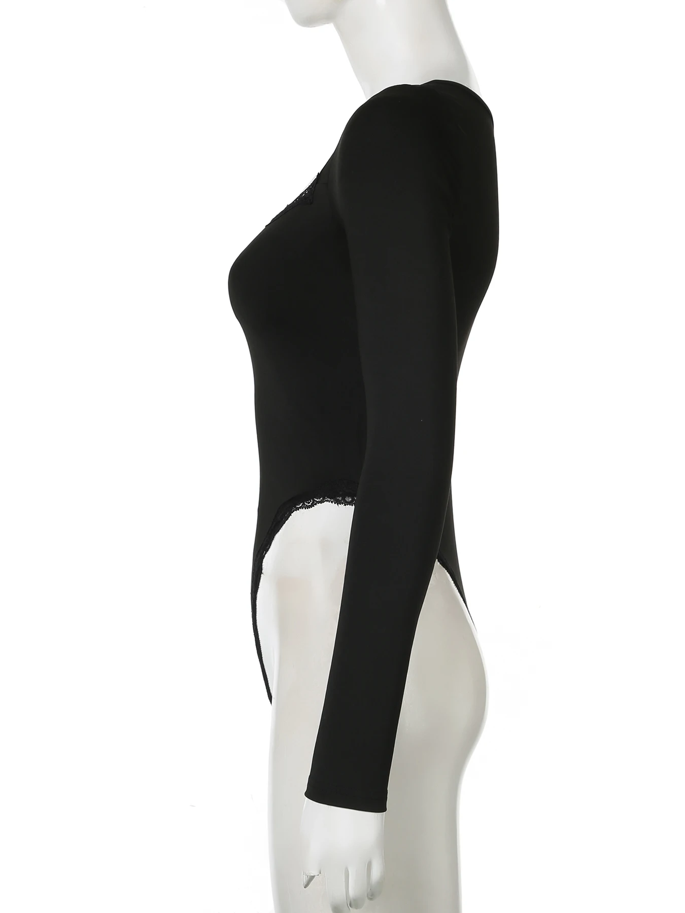 Женское боди с кружевной отделкой квадратным вырезом и длинным рукавом