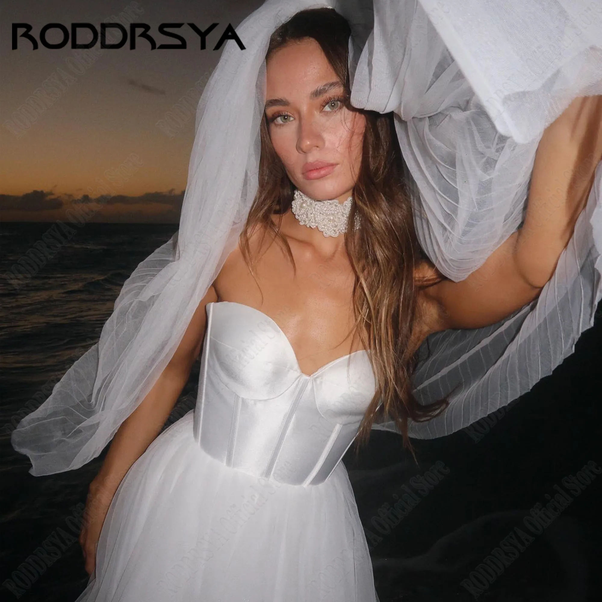 Фото Короткое свадебное платье RODDRSYA, 2024, платье невесты без бретелек, а-силуэт, выше колена, без рукавов, простые свадебные платьяКороткое свадебное платье Roddrsya 2024 Невеста без плечевого пояса A №2