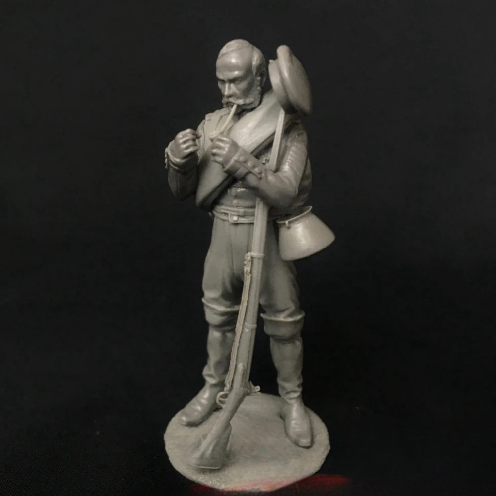 Комплект неокрашенной модели из смолы 1/32 неокрашенный офицер кавказской