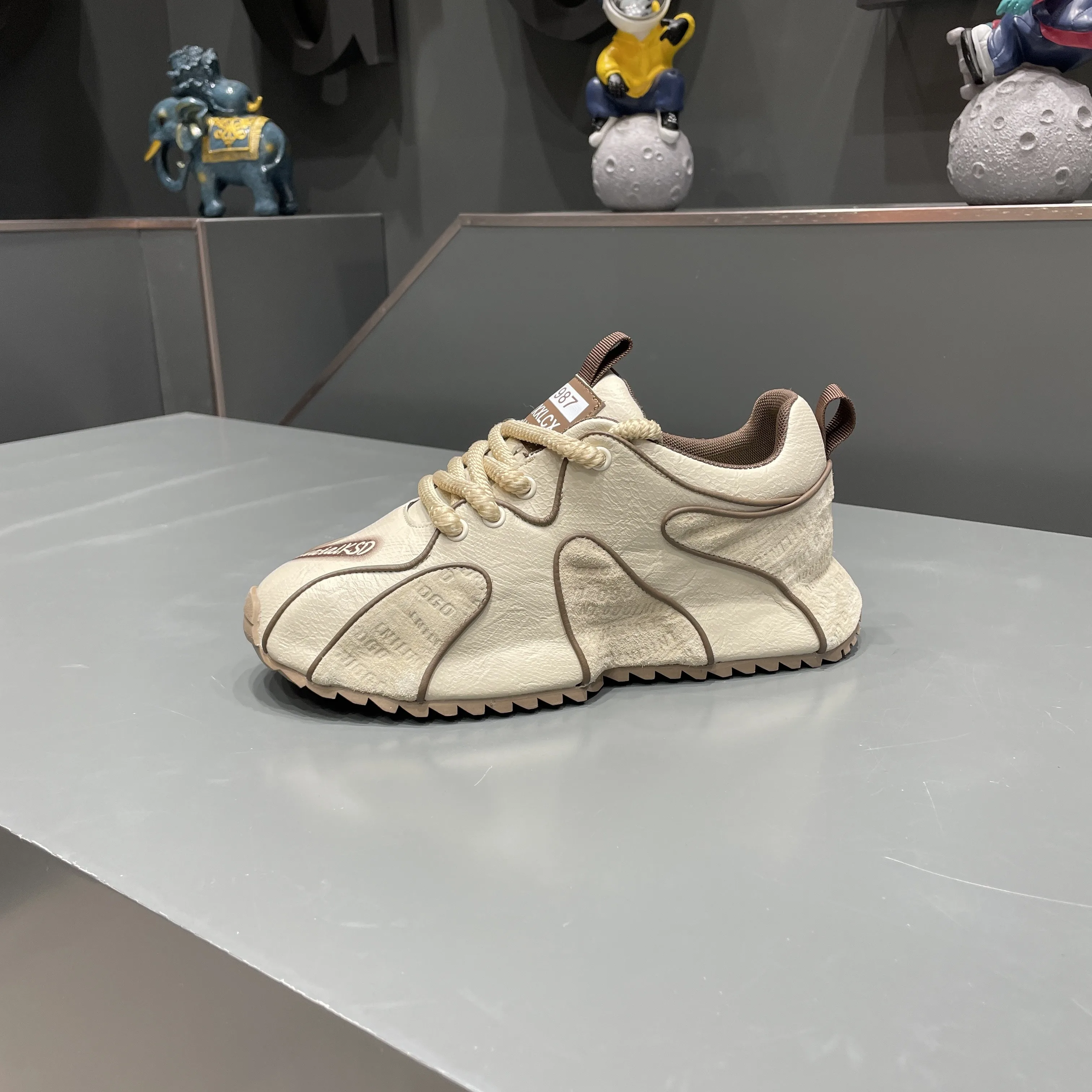 Модная мужская обувь на толстой подошве с цветными блоками увеличивающая рост 2024