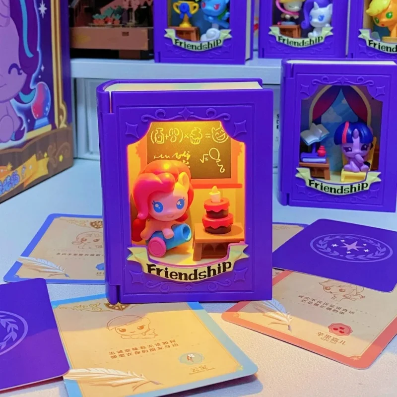 Фото Коллекционная светящаяся книга-сюрприз My Little Pony Friendship Class: мини-сцена, волшебная книга, игрушки, подарки на день рождения №3