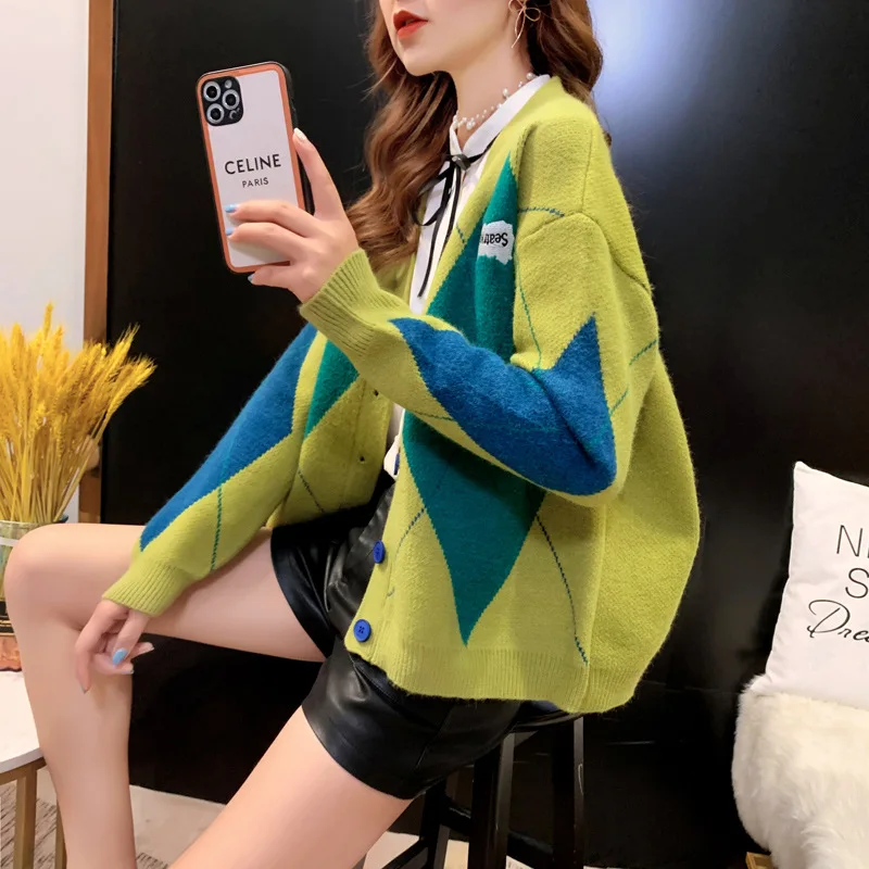 

Женский трикотажный кардиган с ромбовидным узором, осень 2022