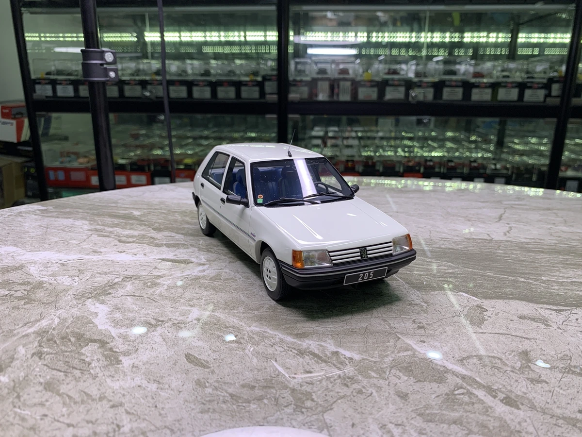OTTO 1:18 PEUGEOT 205 JUNIOR БЕЛЫЙ 1988 OT463 Смола Модель автомобиля Цангаон Подарок