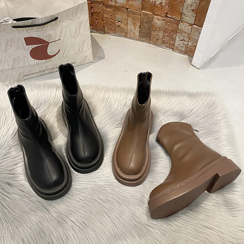 

Женские ботинки на плоской подошве, роскошная дизайнерская зимняя обувь на молнии с круглым носком, кожаные ботильоны средней высоты в стил...