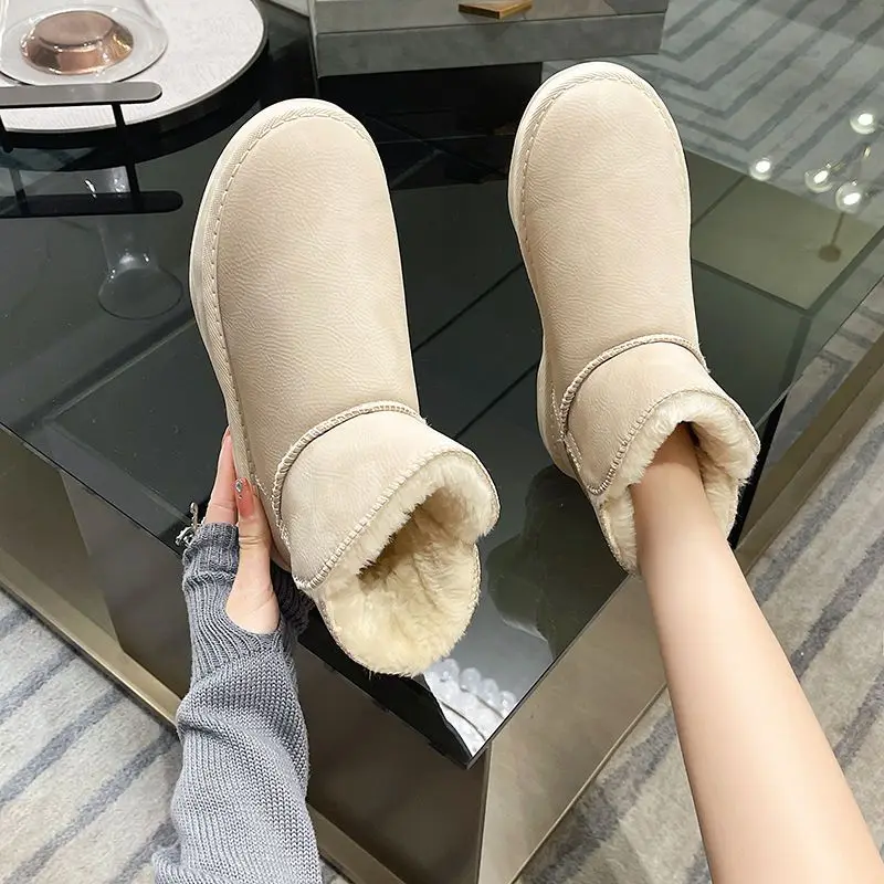 

Зимние меховые интегрированные женские сапоги, новая мода 2022, короткая женская обувь, кожаная поверхность, водонепроницаемые Нескользящие ...