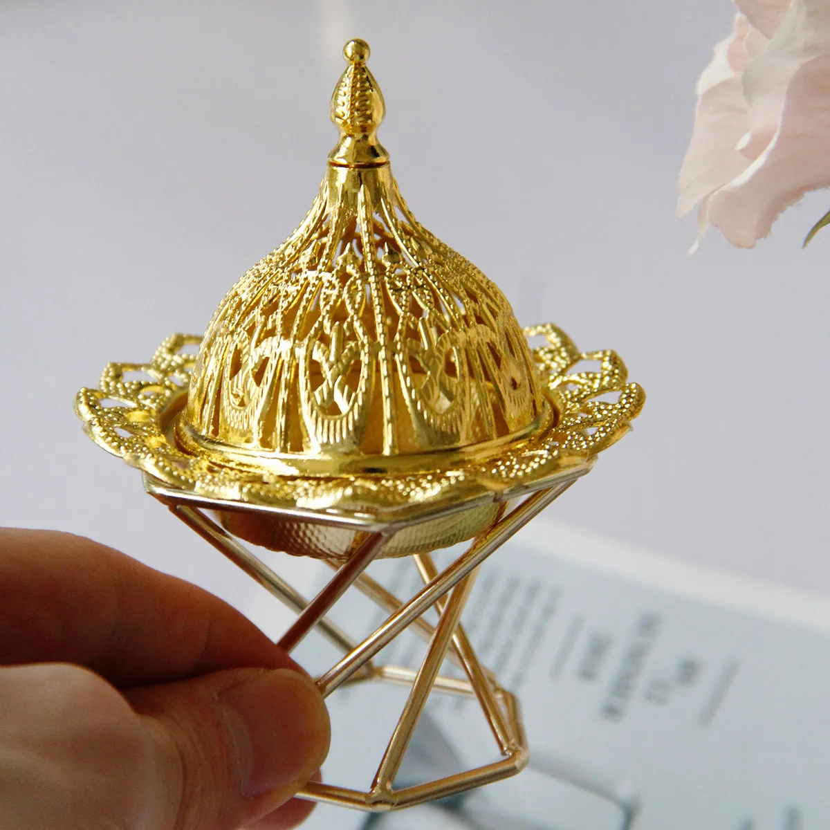 9CM Gold Metal Incense Burner Mini Small Handheld Aroma Arabian Style Home Essentials Decorations |
