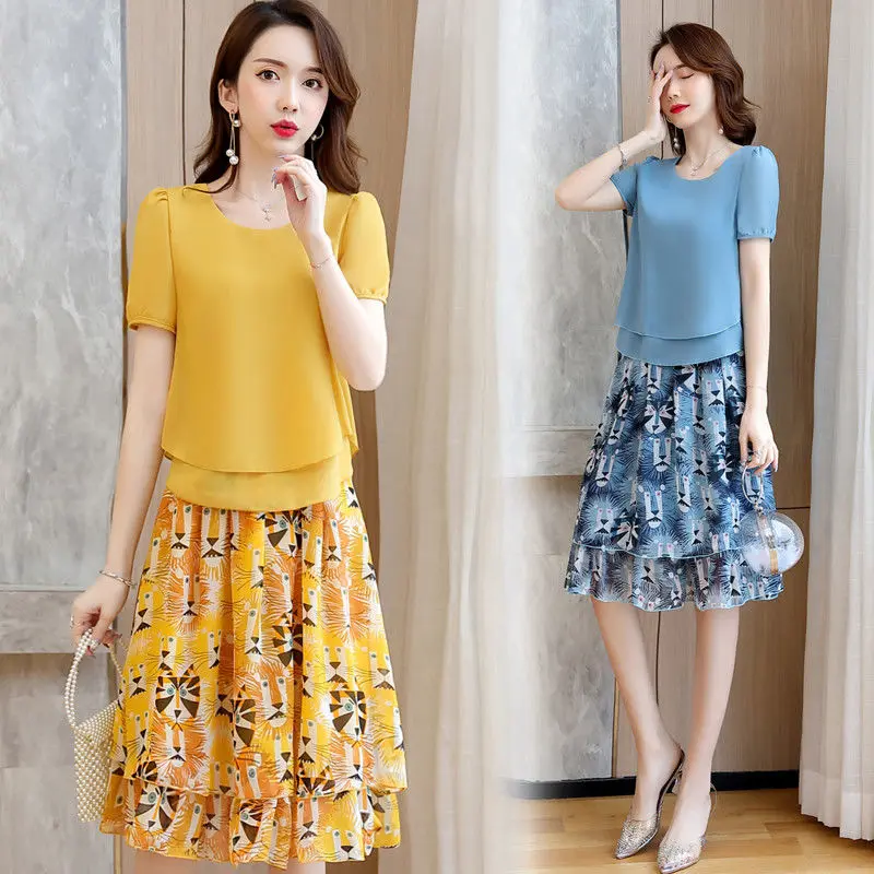 

Женский комплект из футболки с коротким рукавом и Юбки миди с цветочным принтом