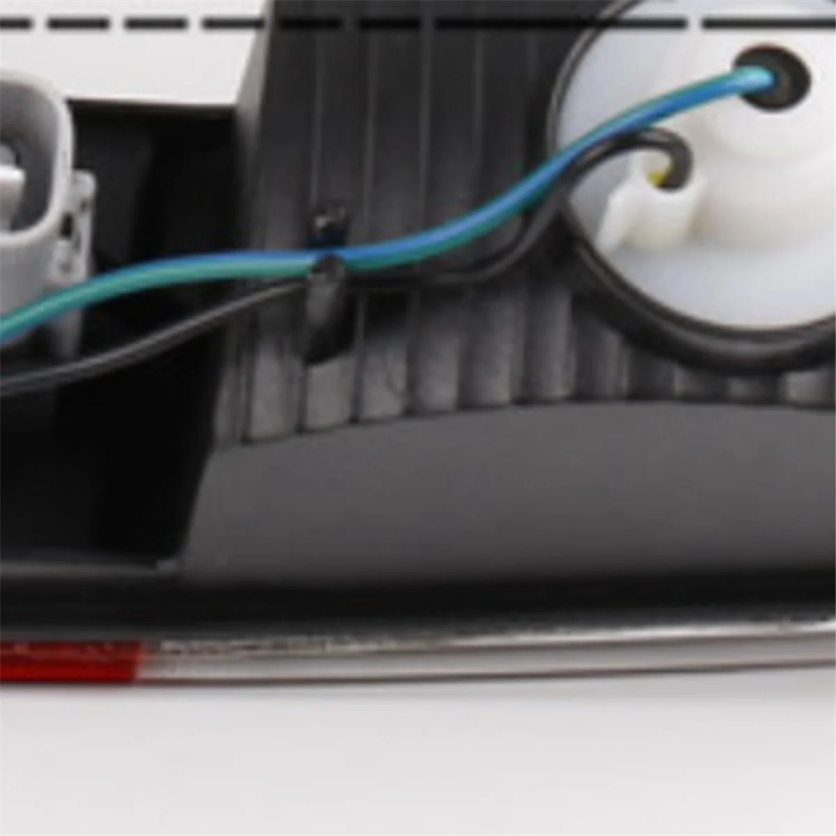 Отражатель заднего бампера MN117951 для Mitsubishi Jajero Montero Shogun V73 V77 2002-2006 MN117952