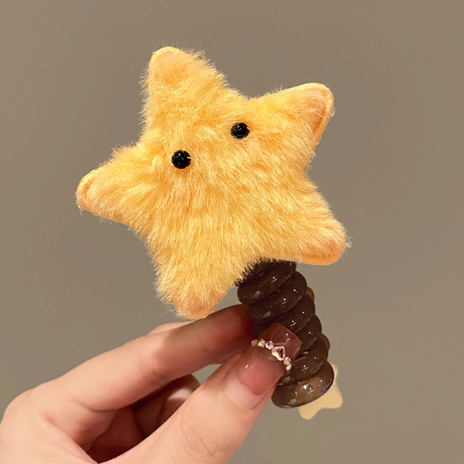 Рисунок 4 - Резинка для волос плюшевая в виде кролика