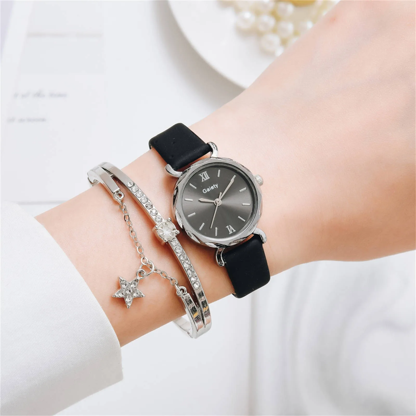 

Fashionable Women'S Watches Temperament Ladies Quartz Wristwatch Simple Round Dial Wristwatch For Women Reloj Para Mujer