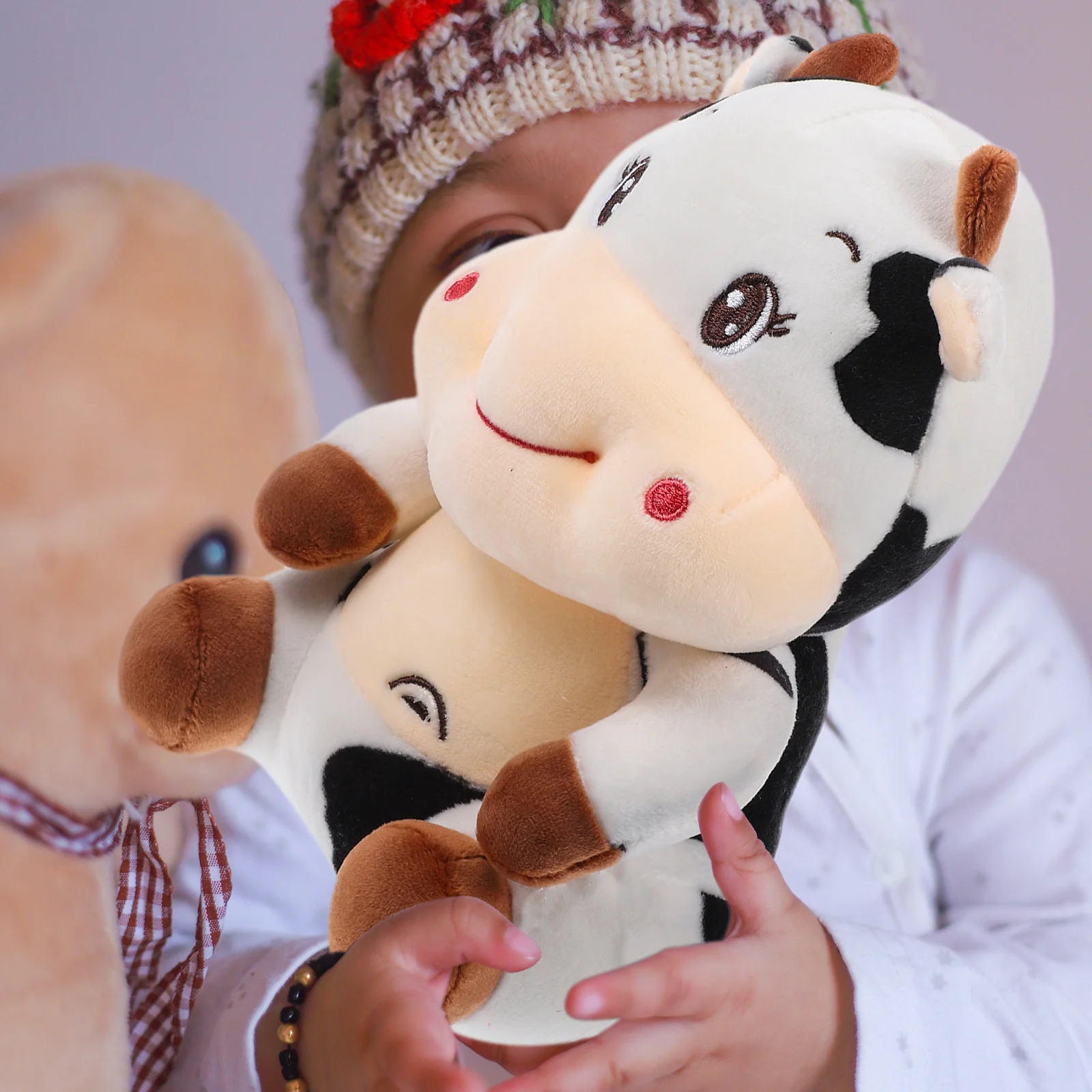 

Interesting Stuffed Cow Adorable Stuffed Animal Comfortable Cow Toy Children Supply (Random Style)