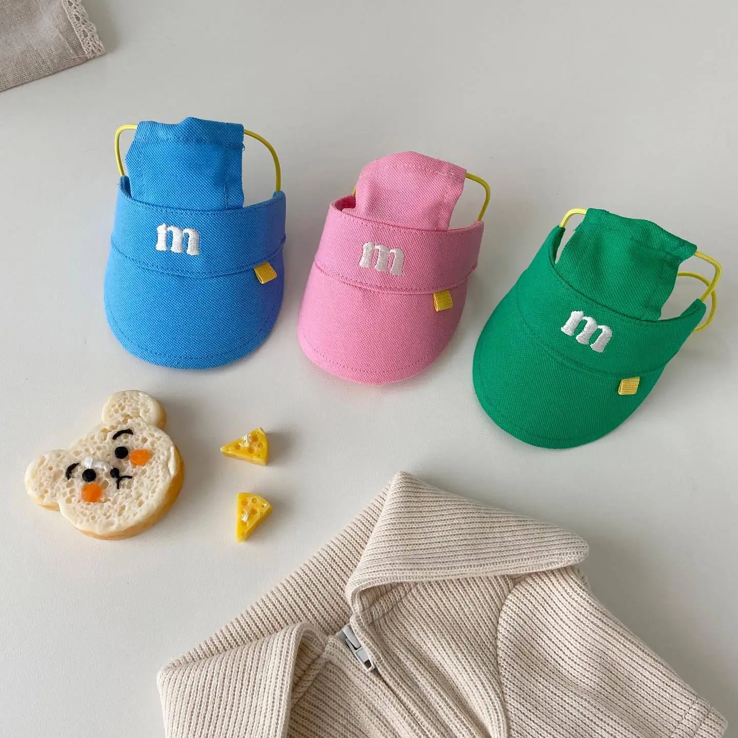 

Dog Hat Dog Sunscreen Hat Baseball Cap Outdoor Sports Hat with Ear Holes Adjustable M letters Pet Hat for Small Medium Dogs
