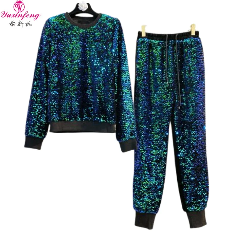 

Костюм женский осенний из 2 предметов с блестками и круглым вырезом