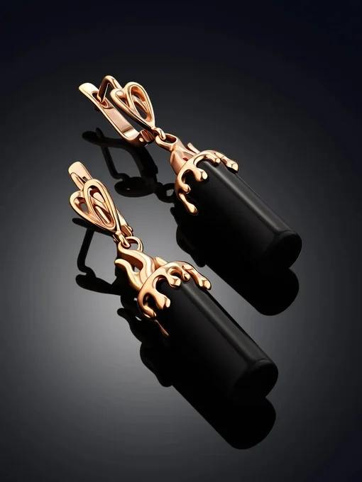 Красивые серьги-цилиндры «Скандинавия» из позолоченного серебра с янтарём вишнёвого цвета