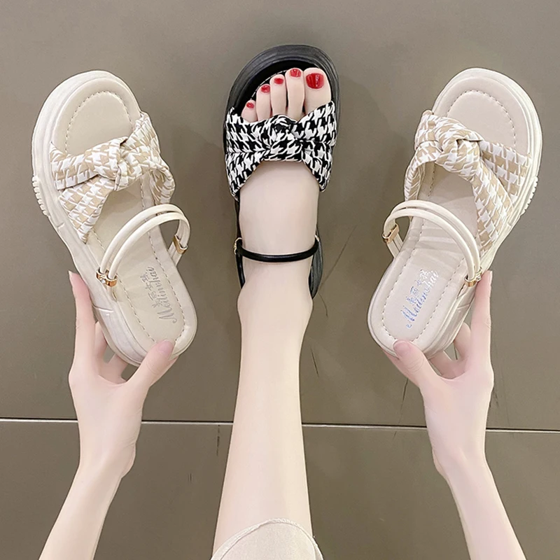 

Сланцы женские на платформе, Мягкие Шлепанцы, повседневная обувь на средней плоской подошве, из экокожи и хлопка, роскошные в римском стиле, ...