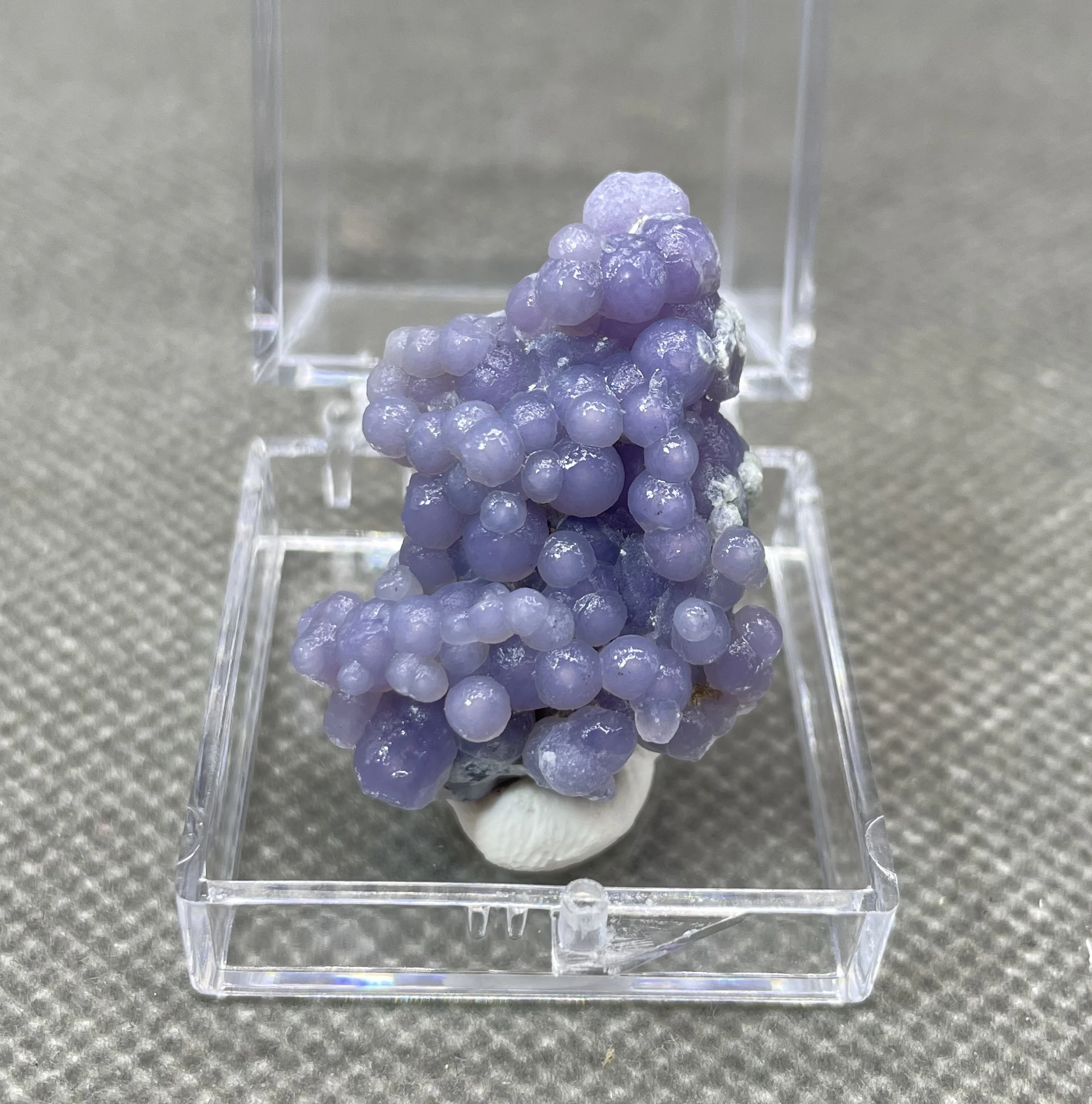

NEW! 100% natural grape agate mineral specimen stones and crystals healing crystals quartz gemstones (box size 3.4 cm)