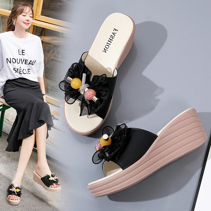

Шлепанцы женские на платформе, милые туфли с бантом, с открытым носком, с цветами, высокий каблук, сланцы, летняя пикантная обувь на танкетке,...