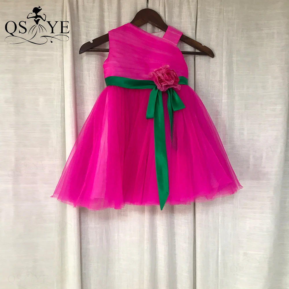 

Fuchsia Flower Girl Dress Cute Baby 4 Year-old Princess Girl Tulle One Shoulder Floral Green Belt Child Pageant Kids Party Gown