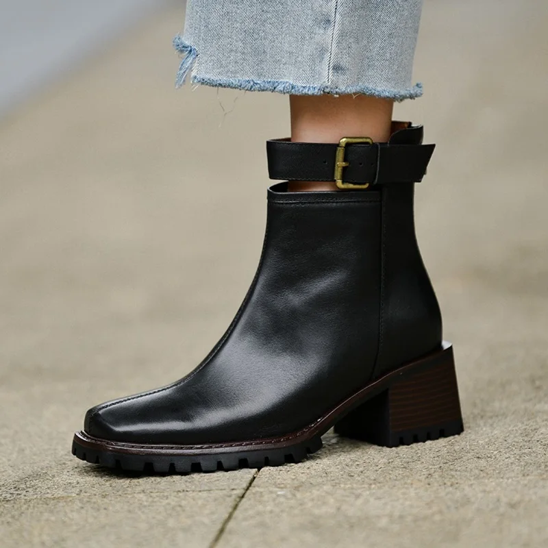 

Ботильоны с застежкой-молнией сбоку, на каблуке 6 см