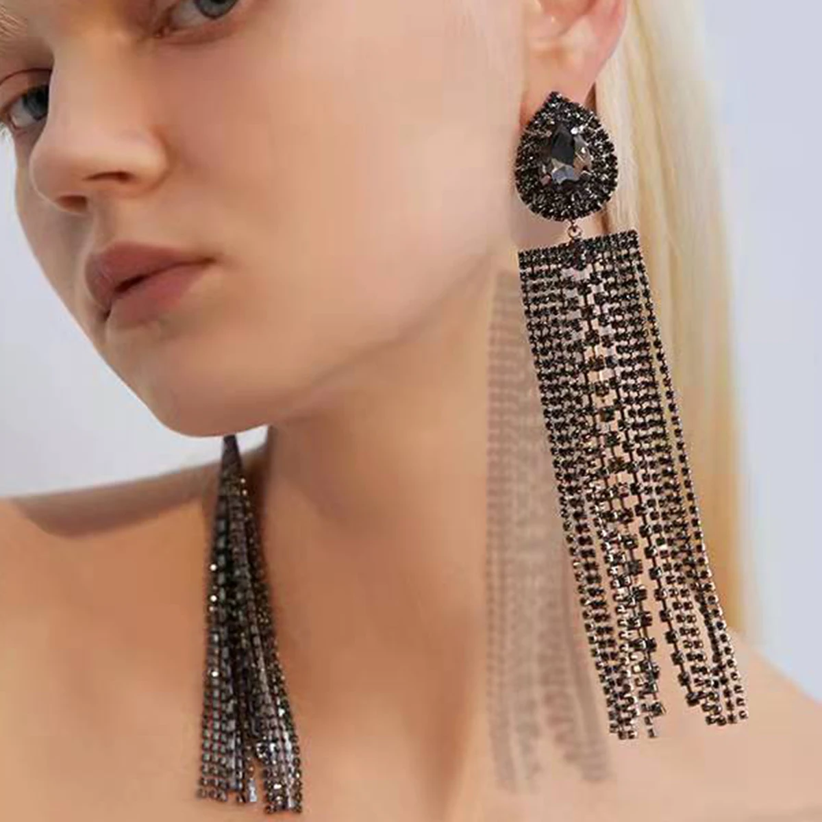 

Fashion Women's Tassel Pendant Luxury Rhinestone Geometry Long Earrings Dinner Style Wedding Party Jewelry Accessories