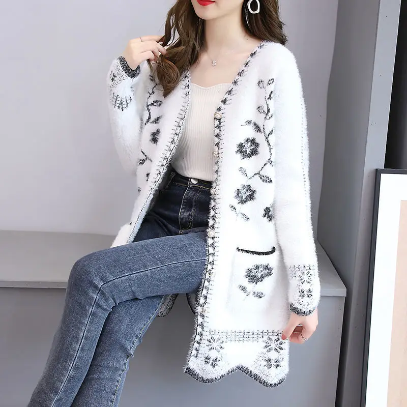 

2021 Spring and Autumn New Women Cardigan Warm Knitted Sweater Fashion V Neck Knitted Cardigans Coat Lady Loose Sweaters M40