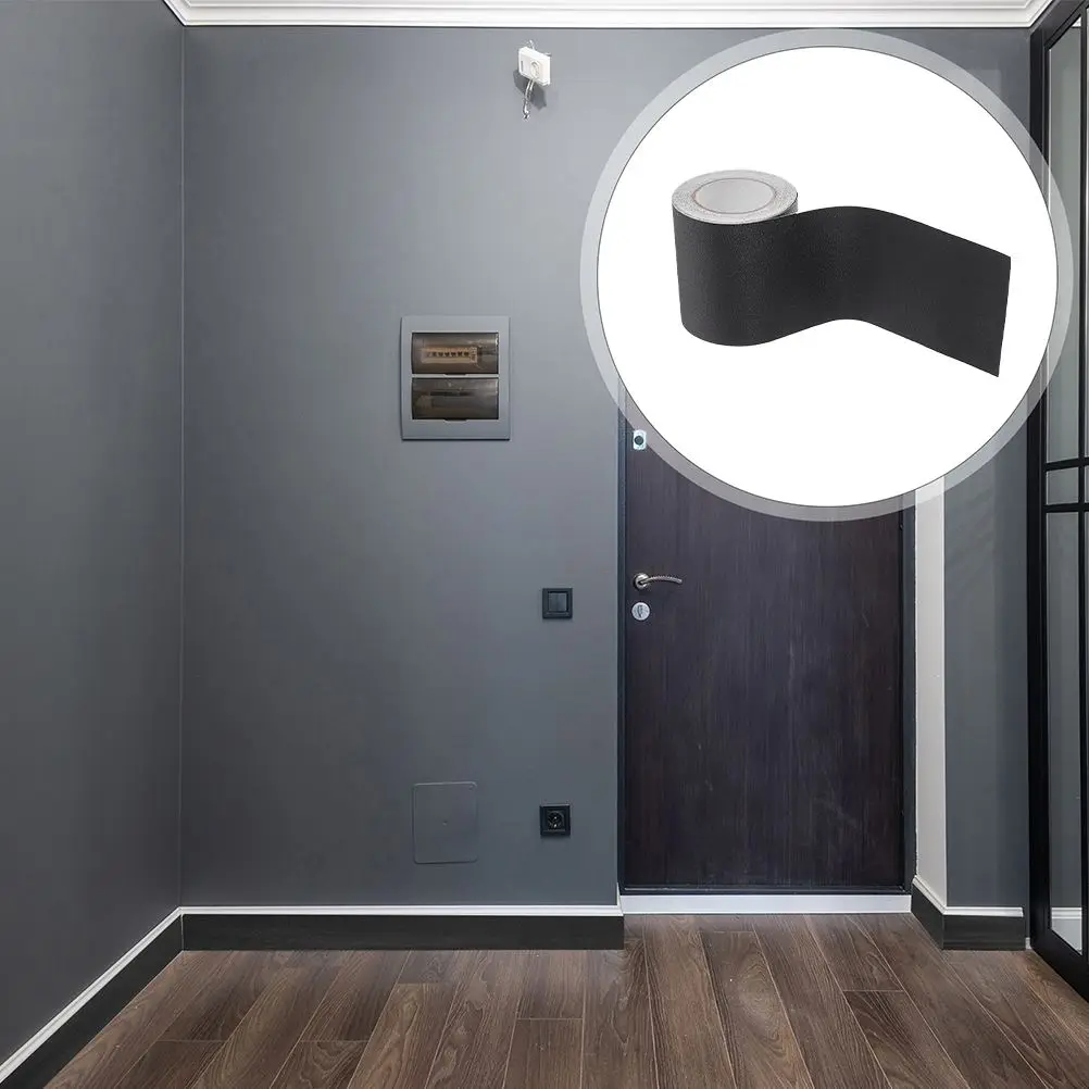 

Черный самоклеящийся пластиковый плинтус