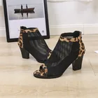 Женские ботинки замшевые ботильоны с сеткой 2019 г. летние ботинки на шнуровке обувь zapatos Femme женская обувь с леопардовым принтом на высоком квадратном каблуке на молнии