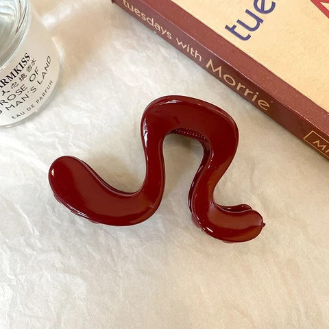 Премиум заколка для волос акула акрил красный