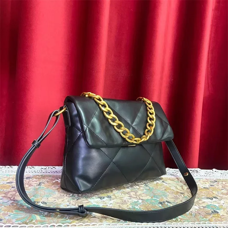 

Luxurious Leisure and Fashion Small Xiangfeng Lingge Chain Handbags Women's Bag 2023 New Single-shoulder Satchels Sac Gg Cc