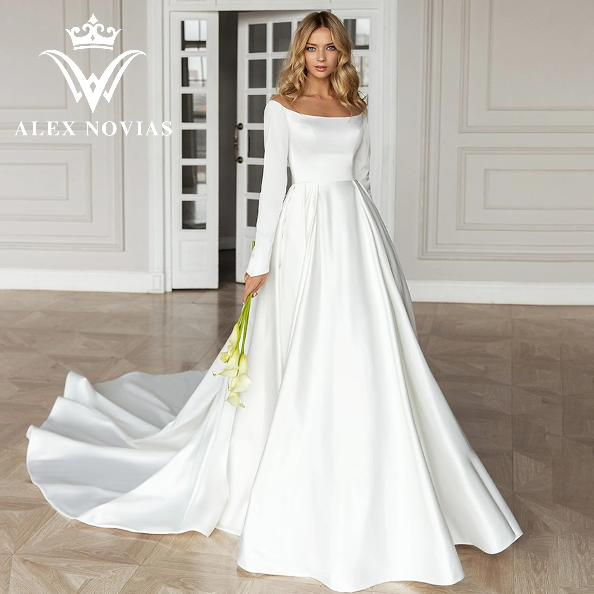 

Свадебное платье с длинным рукавом, вырезом лодочкой и шлейфом