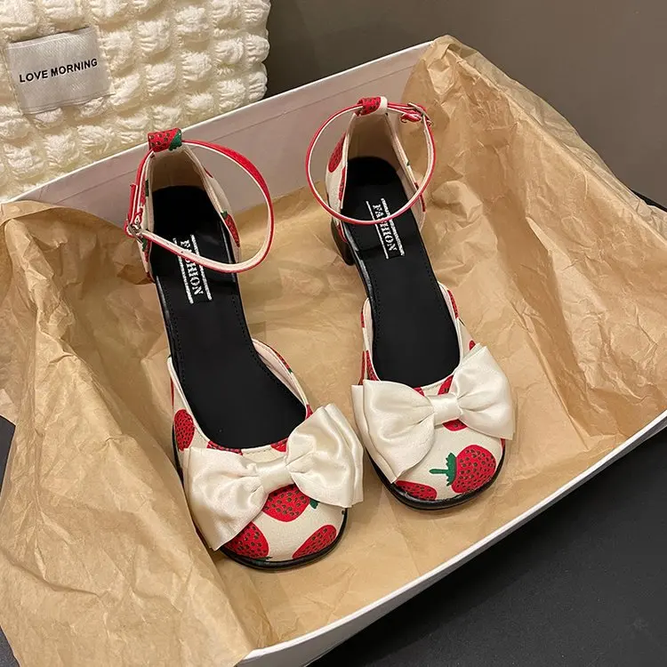 

Туфли женские на квадратном каблуке, с ремешком и пряжкой