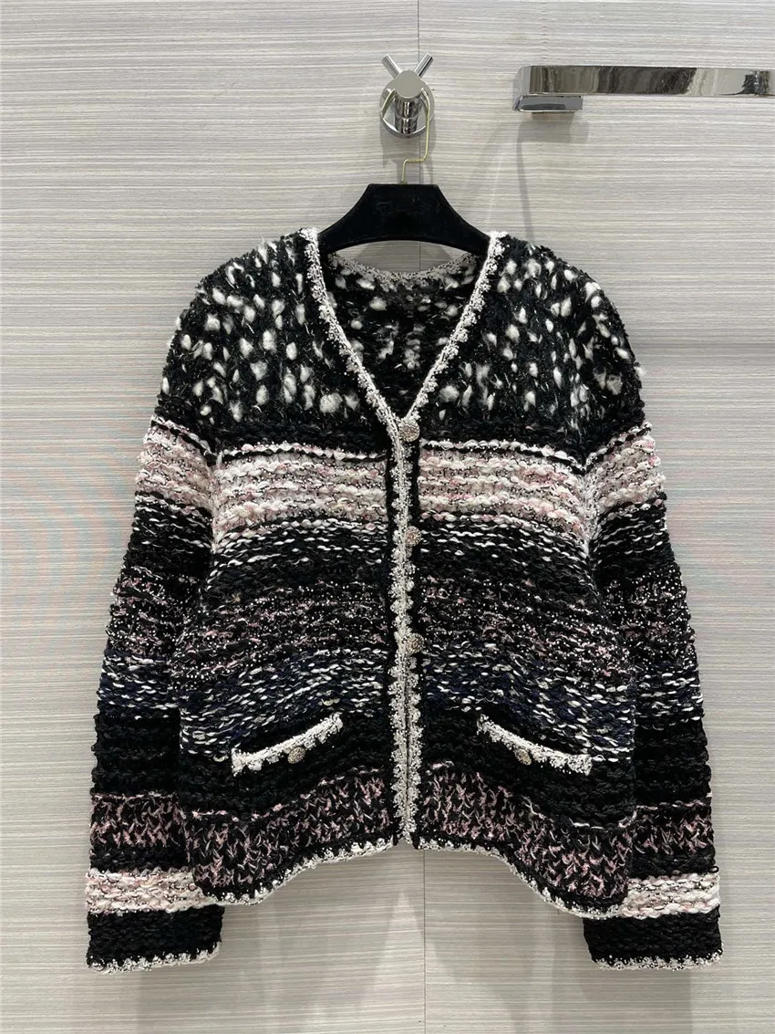 

Модный дизайнерский свитер для женщин, шерстяной вязаный кардиган в полоску с V-образным вырезом и ручным крючком