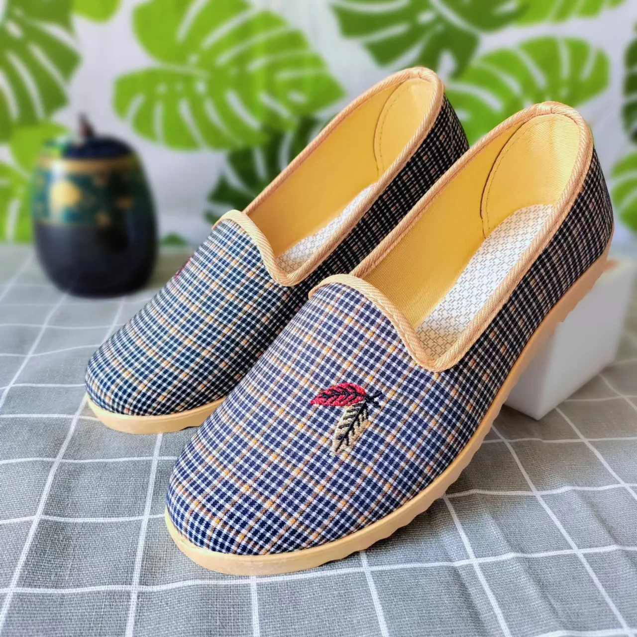 

20220627- lsdkvonj Spring and Autumn grandma mother shoes women soft soles flat old lady shoes