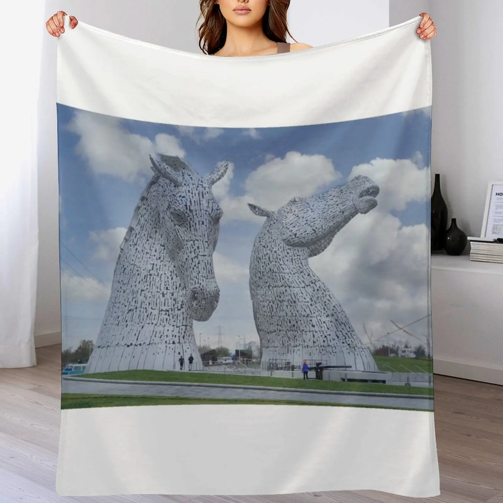 Kelpies Helix Park Falkirk Шотландия — самый крупные ривновые скульптуры в мире. Одеяло для