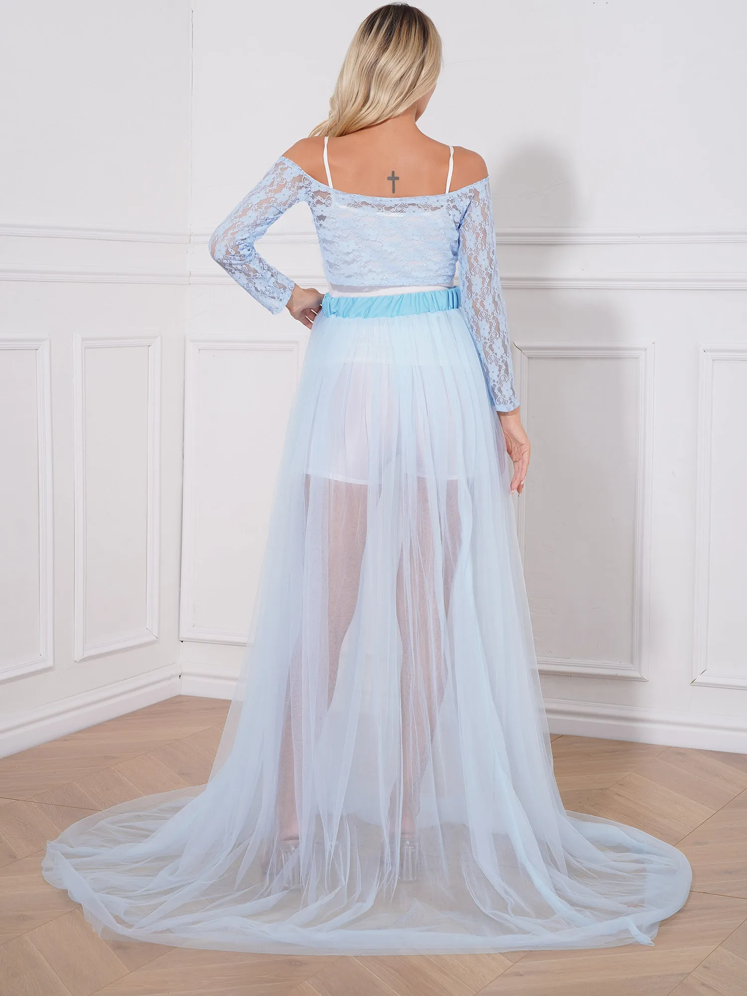 Женский кружевной топ с открытыми плечами и длинным рукавом