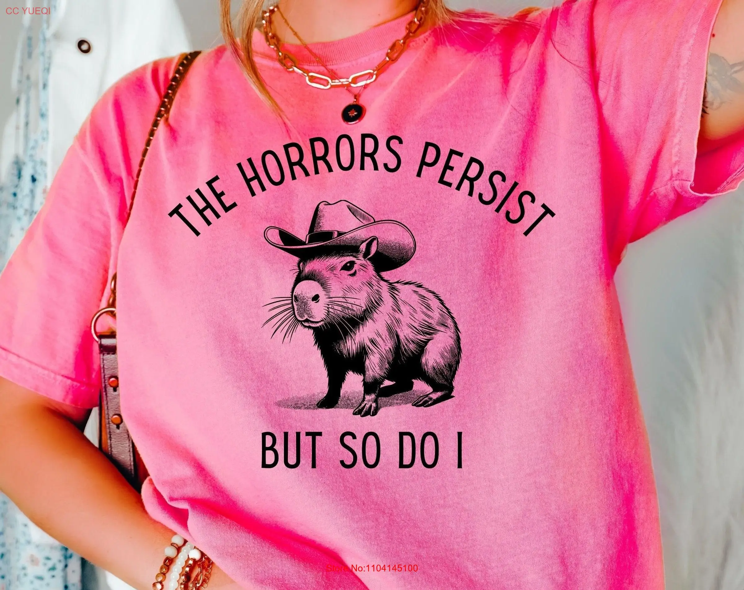 Футболка Comfort Colors Capybara The Horrors Persist But So Do I Funny Top Trendy Animal Dark Humor с длинными или