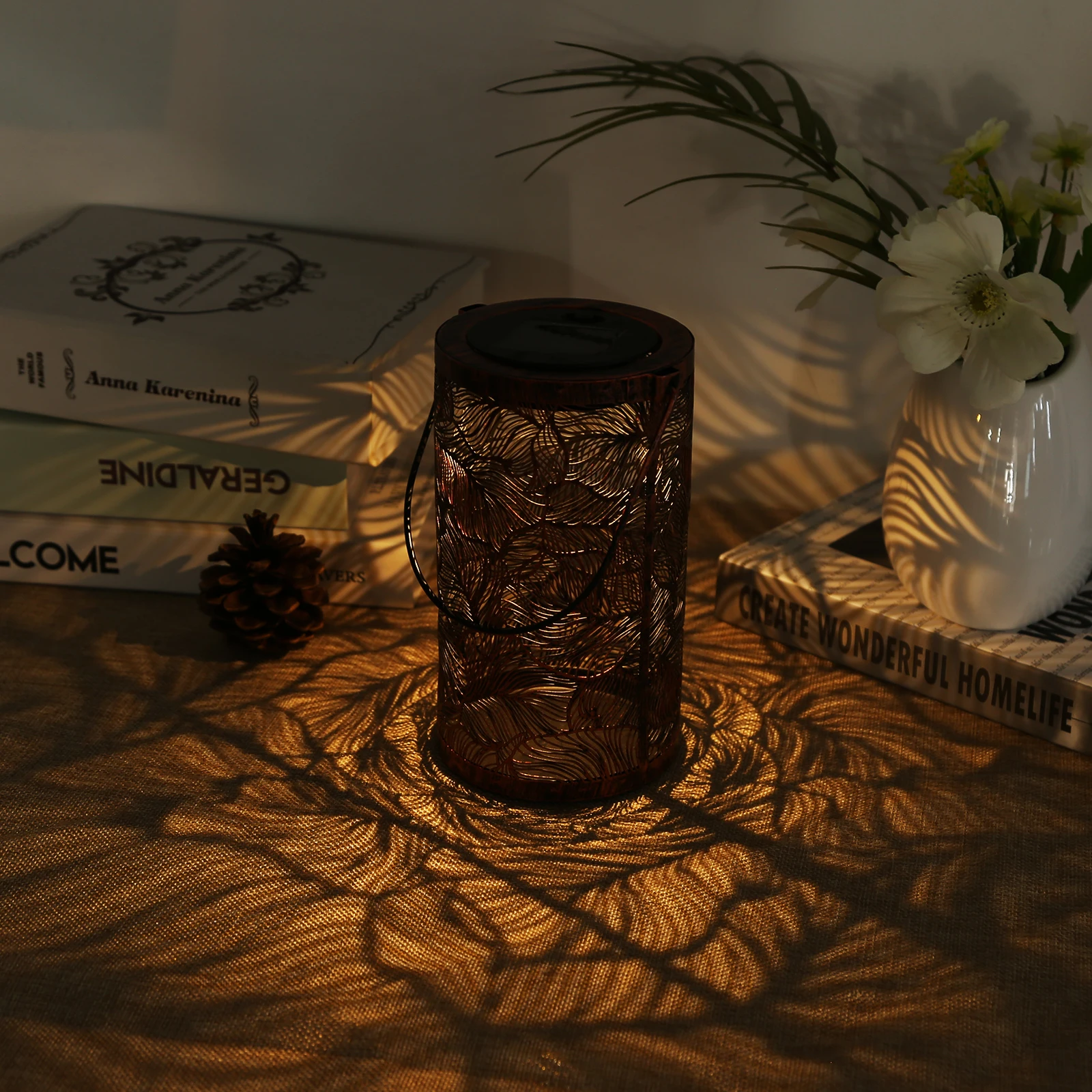 

Outdoor Solar Light Vintage Leaves Iron Art Garden Decoration Lamp Waterproof Retro Hanging Solar Lantern for Tree Garden Patio