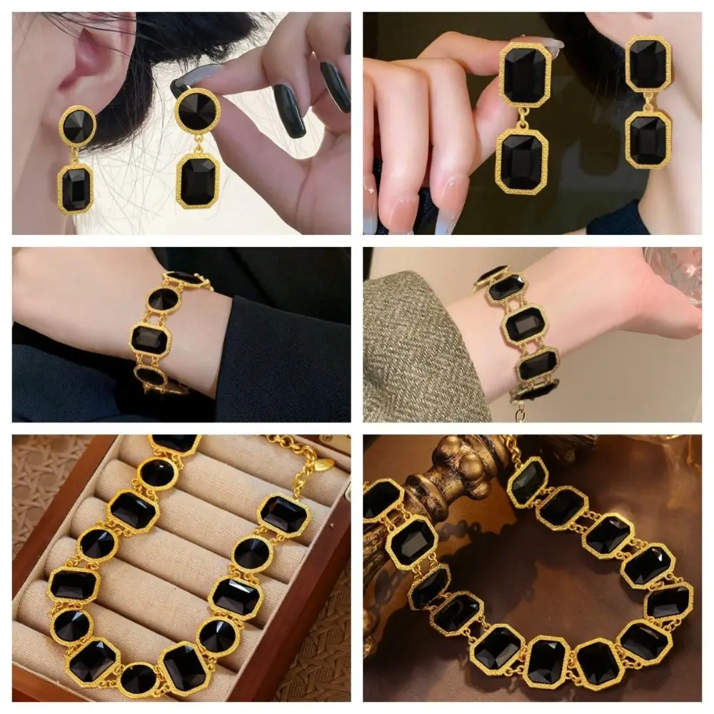 Комплект из колье и серёжек в винтажном стиле