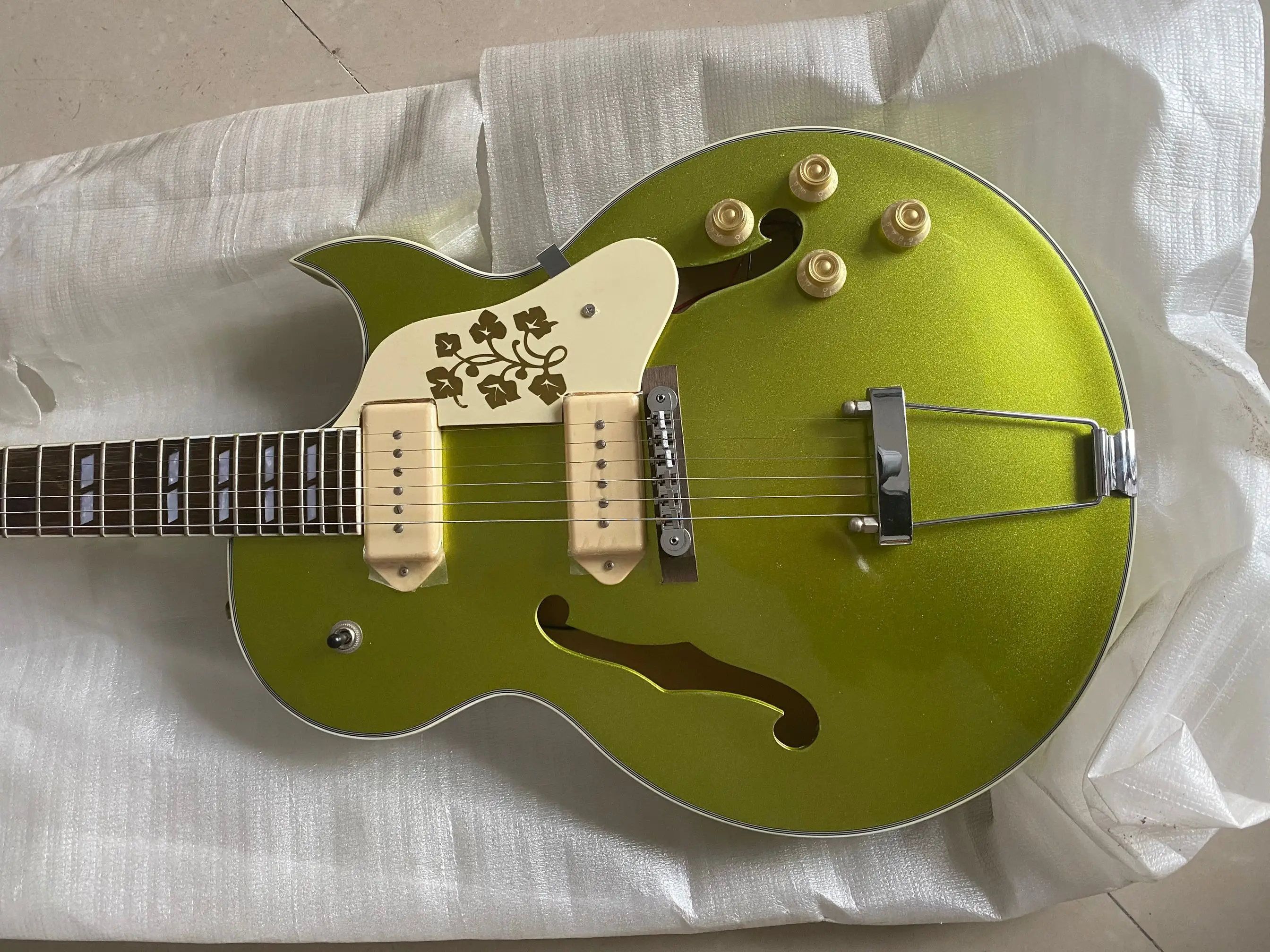 

Rare 295 Memphis Scotty Moore Metallic Green Gold Hollow Body Electric Guitar Double F Holes, White P90 Pickups
