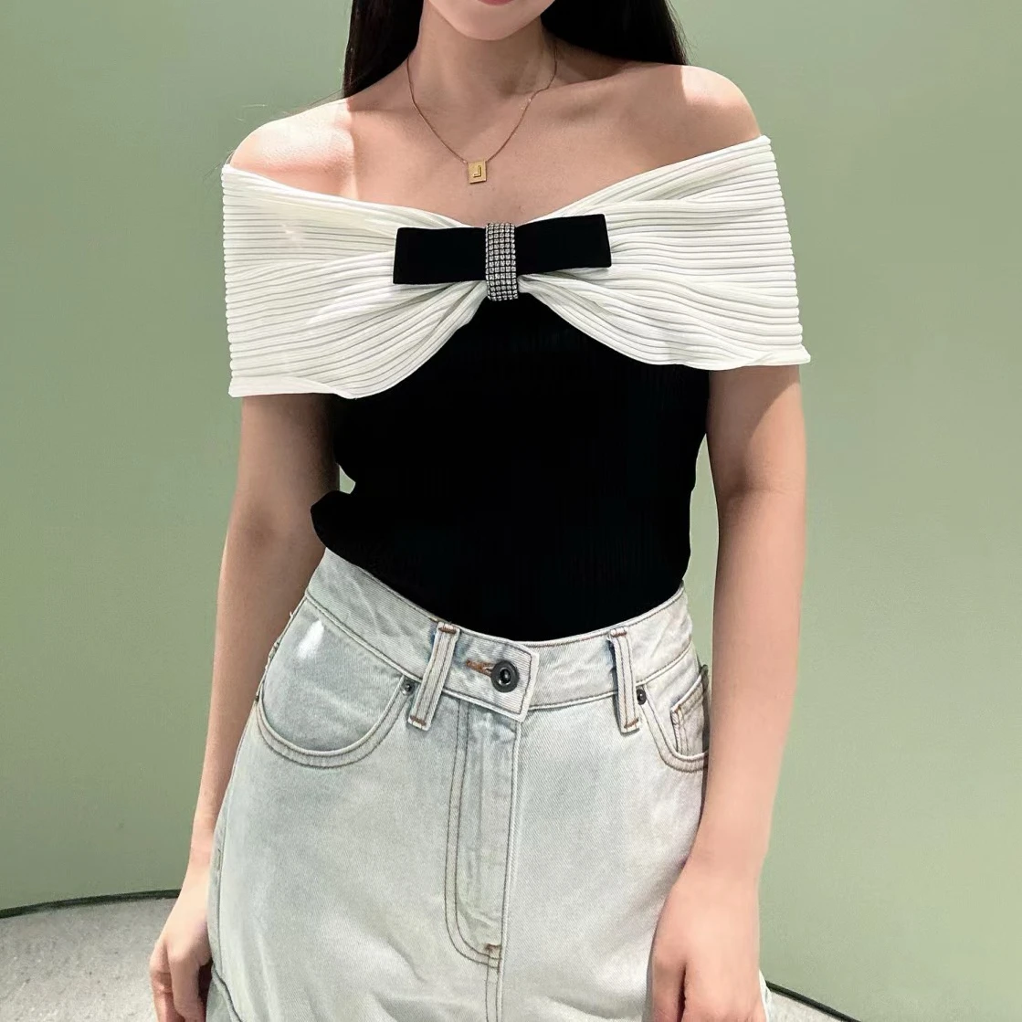 Белый свитер топ с бантом женская черно-белая Соблазнительная Милая вязаная