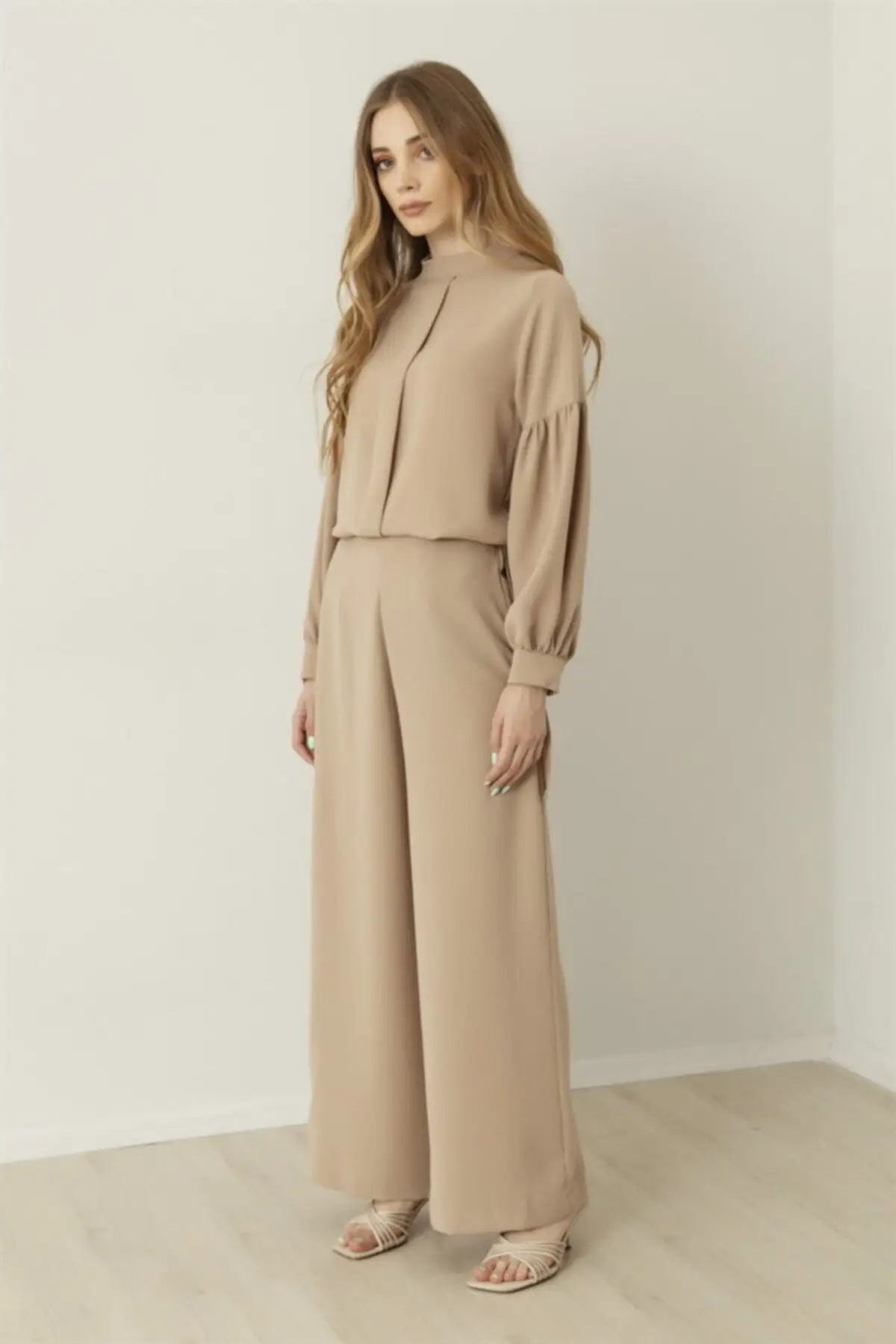 

Брюки бежевый костюм длинный однотонный Стандартный тренд воротник королева Крип