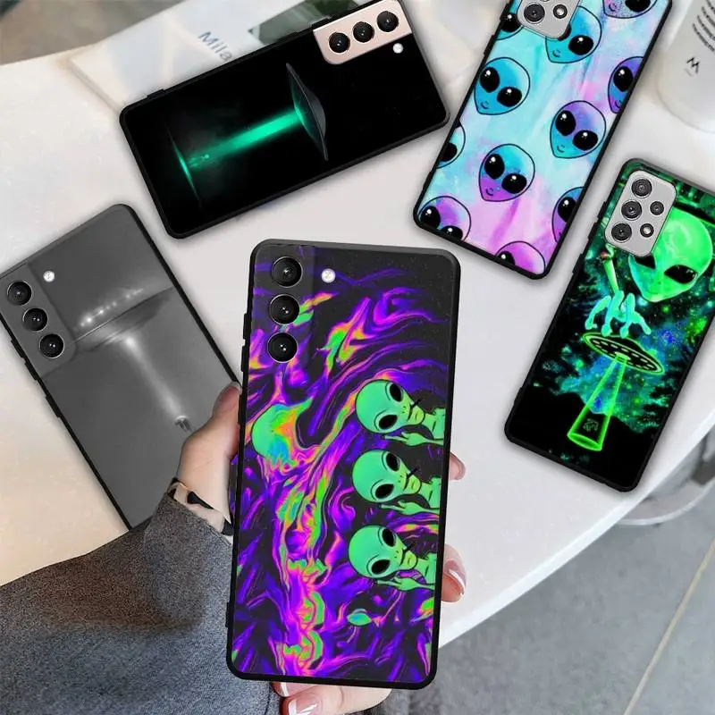 Abstract UFO Cute Alien Phone Case for Samsung S22 S21 S20 ultra pro plus S10 S9 S8 Note 20 10 9 Ultra phone Bumper Covers
