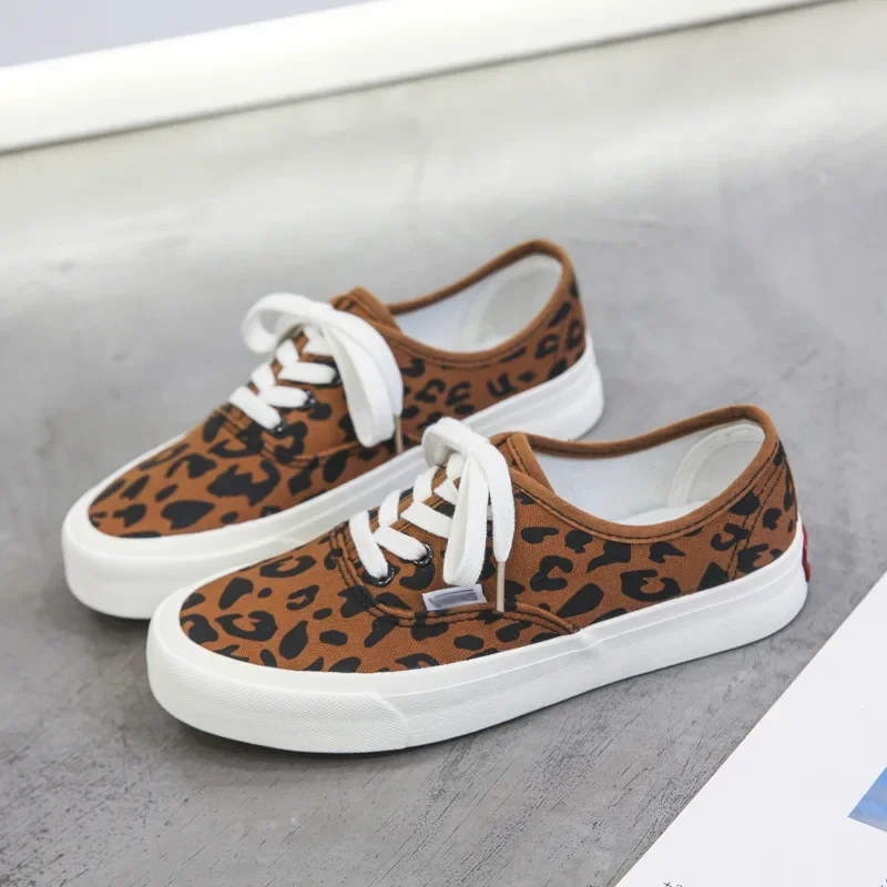 

Spring leopard print women's shoes low top flat bottom student shoes one foot stirrup casual canvas shoes